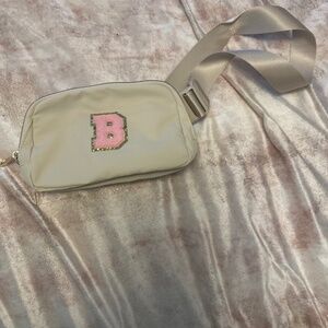 Beltbag with the letter B printed on